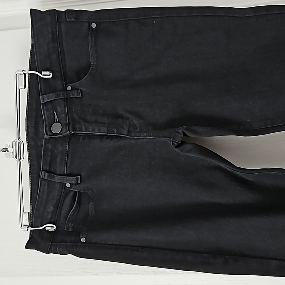 Uniqlo black skinny jeans 26"x33"